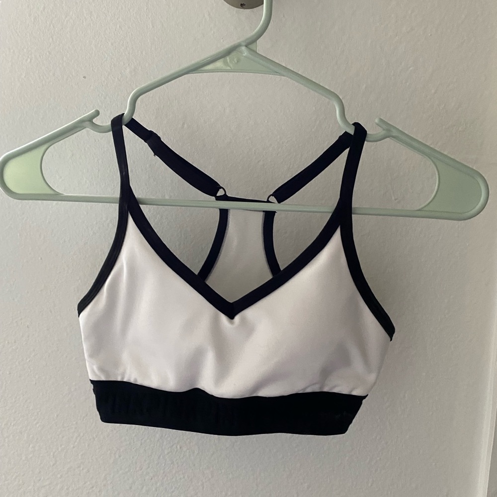 Black and White Sports Bra from VS PINK 🤍🖤🤍